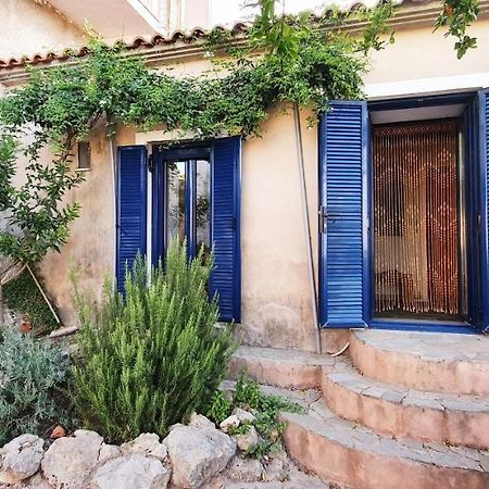 Traditional Hillside Cottage ギシオ エクステリア 写真